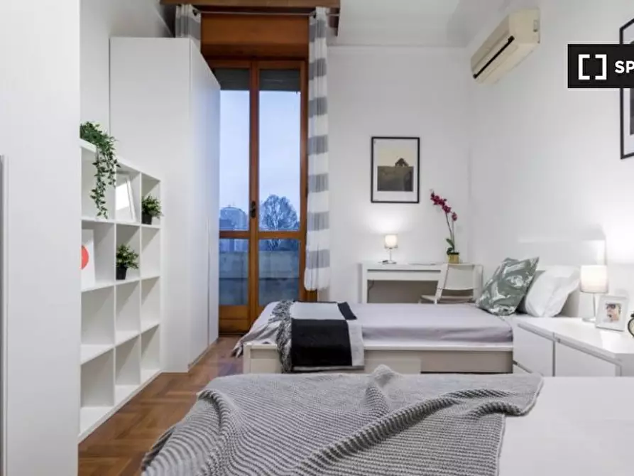 Immagine 3 di Camera condivisa in affitto  in Viale Regina Margherita a Milano