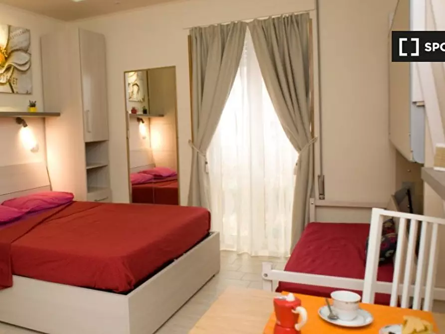 Immagine 12 di Camera condivisa in affitto  in Via Vetulonia a Roma