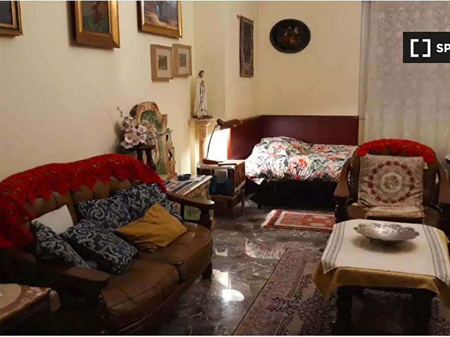 Immagine 3 di Camera condivisa in affitto  in Via Appia Nuova a Roma