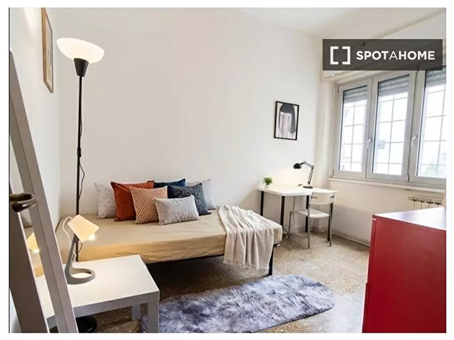 Immagine 1 di Camera condivisa in affitto  in Via Giulio Aristide Sartorio, 00147 Roma RM, Italy a Roma