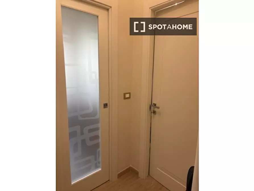 Immagine 16 di Camera condivisa in affitto  in Via dell'Agro Curziano a Roma