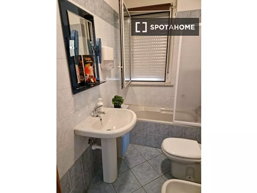 Immagine 15 di Camera condivisa in affitto  in Via Plava a Torino