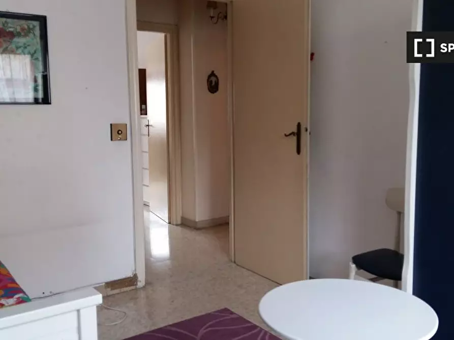 Immagine 3 di Camera condivisa in affitto  in Via Val Padana a Roma