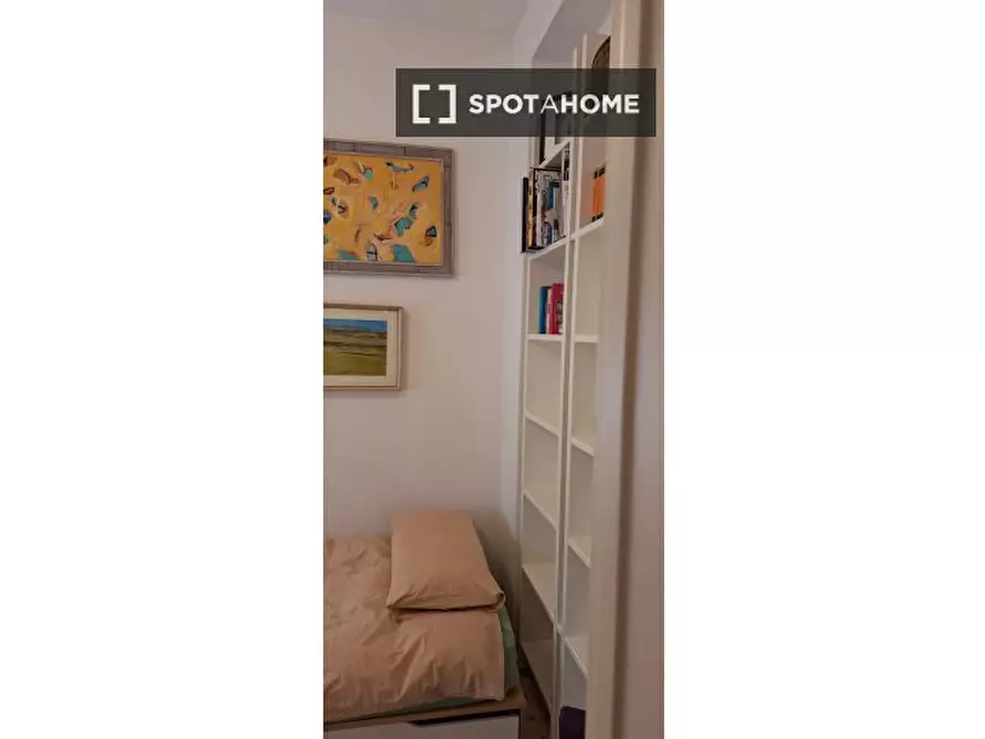 Immagine 10 di Camera condivisa in affitto  in Via Pietro de Cristofaro a Roma