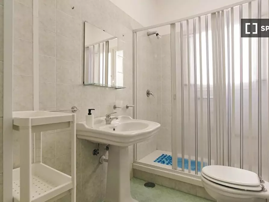 Immagine 19 di Camera condivisa in affitto  in Via Pignasecca n. a Napoli