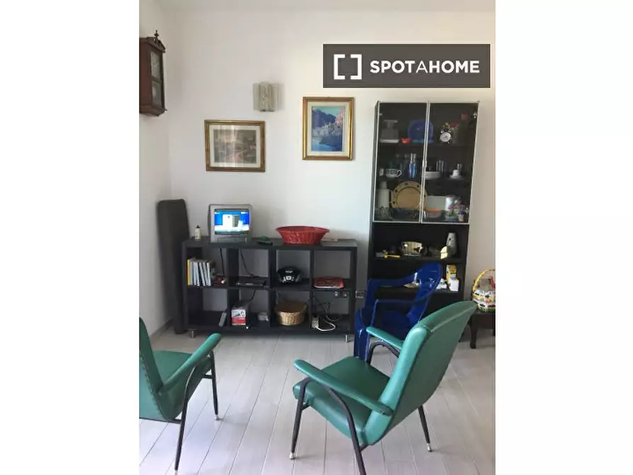 Immagine 4 di Camera condivisa in affitto  in Via di Bravetta a Roma