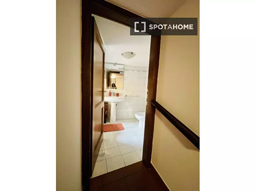 Immagine 4 di Camera condivisa in affitto  in Via di Mezzo a Poggiodomo