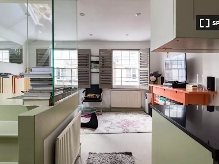 Immagine 2 di Appartamento in affitto  in Neal St a Camden Town