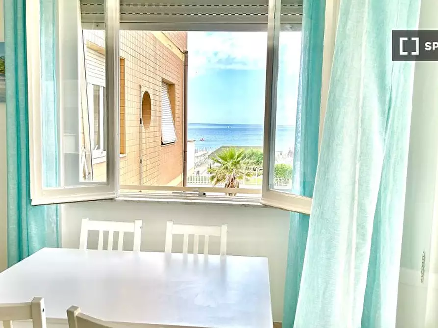 Immagine 3 di Appartamento in affitto  in Lungomare Paolo Toscanelli a Roma