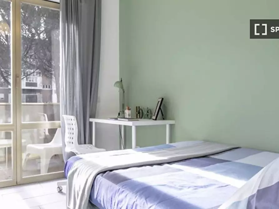 Immagine 14 di Camera condivisa in affitto  in Via Fiume delle Perle a Roma