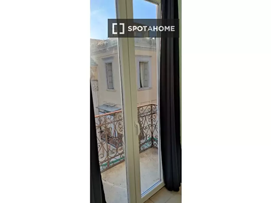 Immagine 2 di Camera condivisa in affitto  in Piazza Crocelle ai Mannesi a Napoli