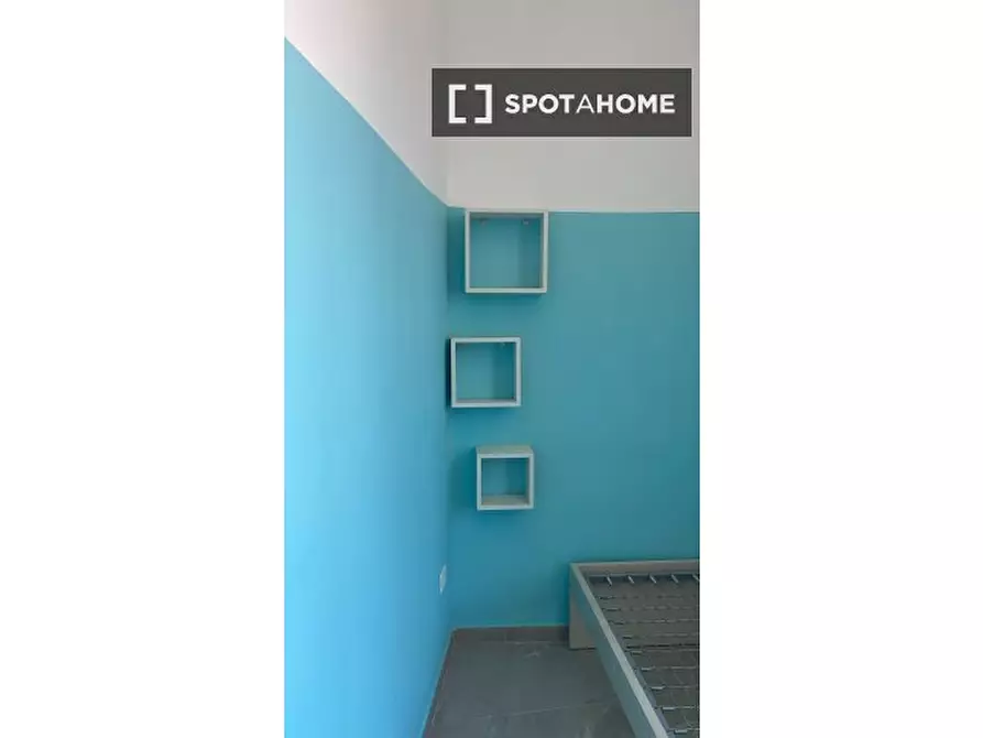 Immagine 5 di Camera condivisa in affitto  in Via Sanità a Napoli