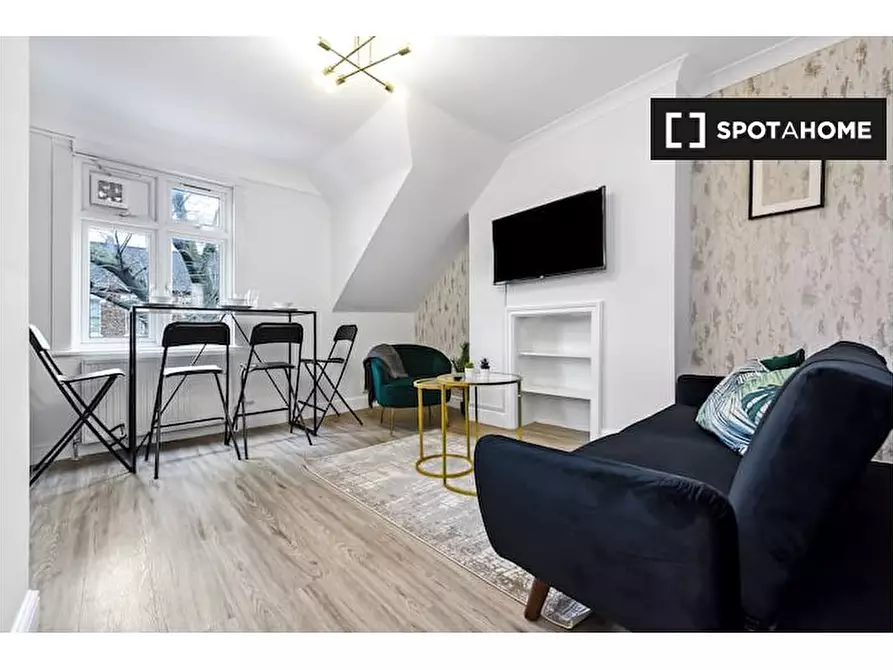 Immagine 13 di Appartamento in affitto  in Flat C Agincourt Road Greater London NW3 2PA a Camden Town