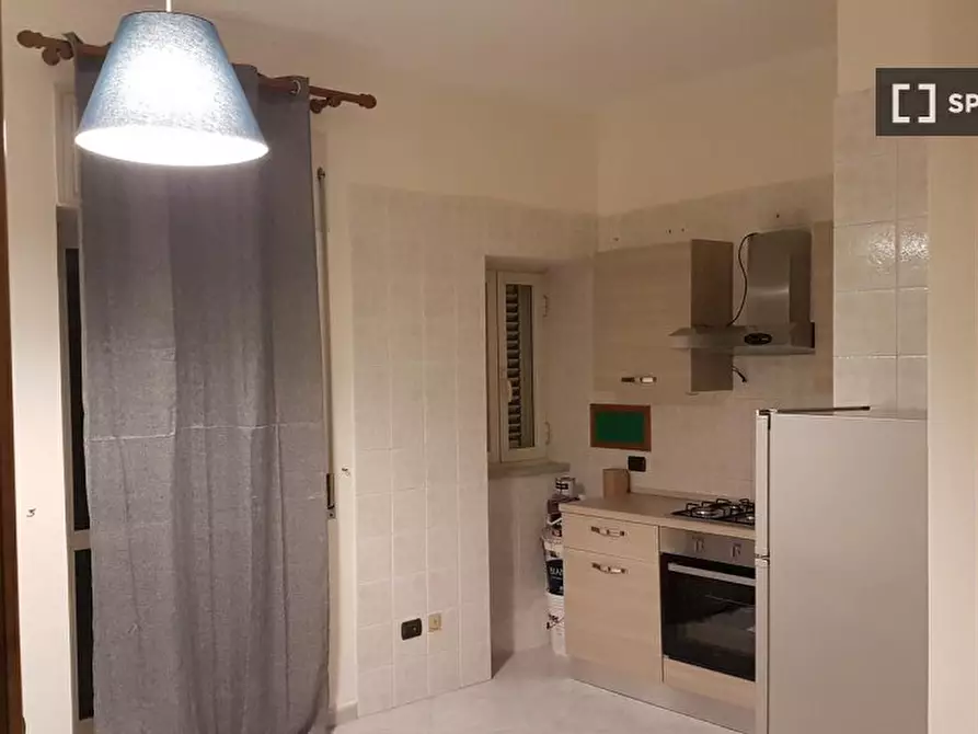 Immagine 12 di Camera condivisa in affitto  in Via Antonietta de Pace a Napoli