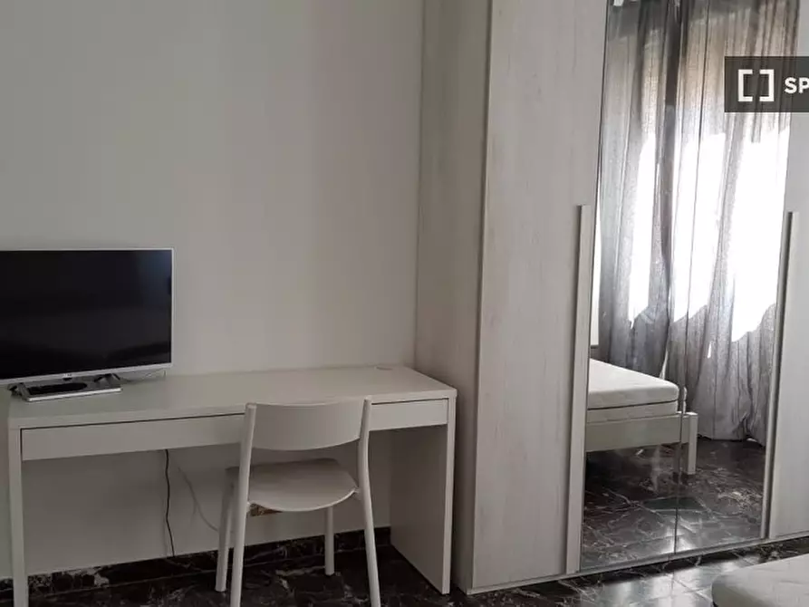 Immagine 2 di Camera condivisa in affitto  in Via Domenico Cimarosa a Firenze