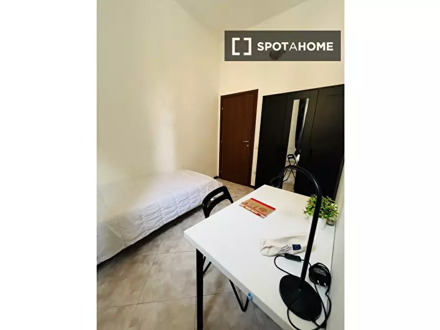 Immagine 1 di Camera condivisa in affitto  in Via Giovanni Battista Pergolesi a Cagliari