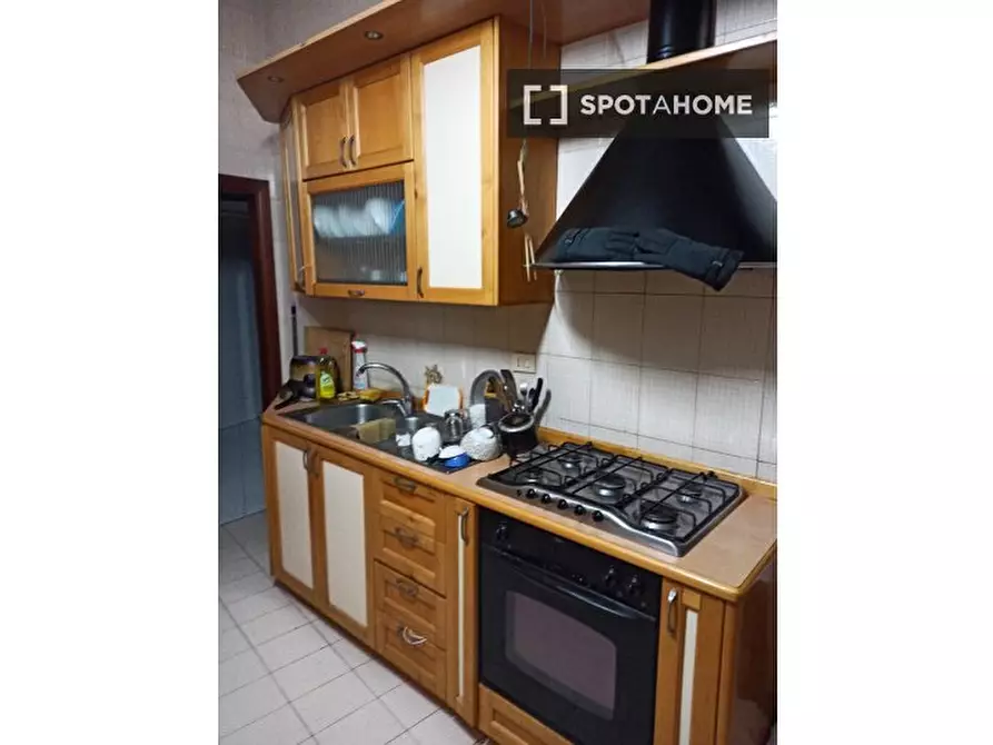 Immagine 3 di Camera condivisa in affitto  in Via Montesilvano a Napoli