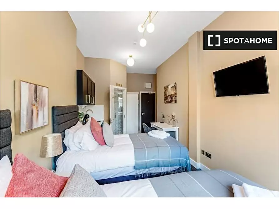 Immagine 12 di Ufficio in affitto  in High Rd a Tottenham