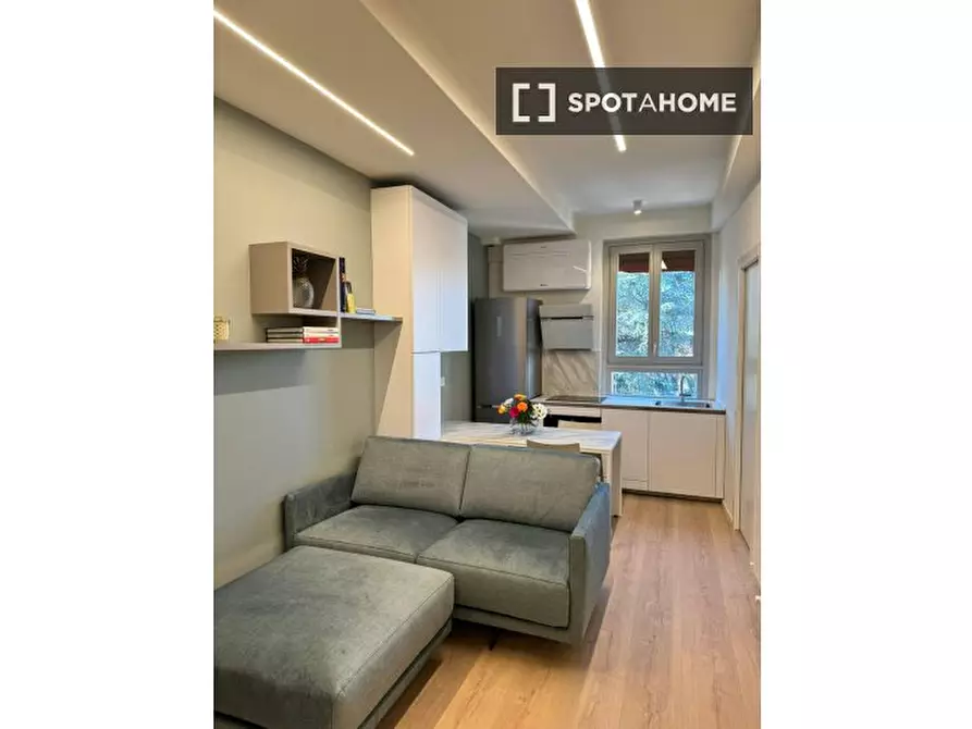Immagine 1 di Appartamento in affitto  in Via Castiglione a Bologna