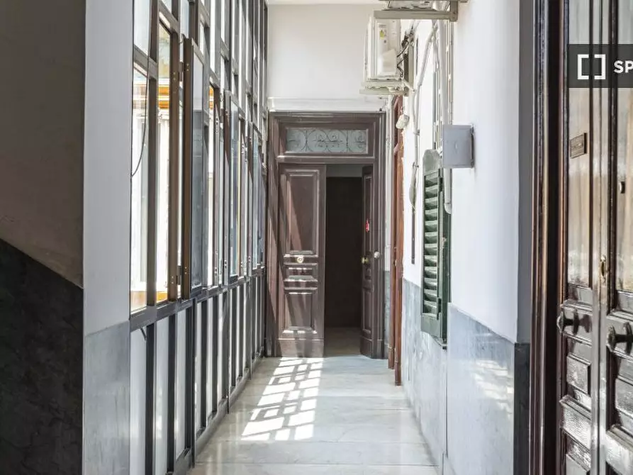 Immagine 11 di Ufficio in affitto  in Via Duomo a Napoli
