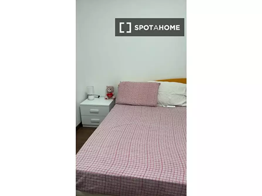 Immagine 13 di Camera condivisa in affitto  in Via Campotosto a Roma