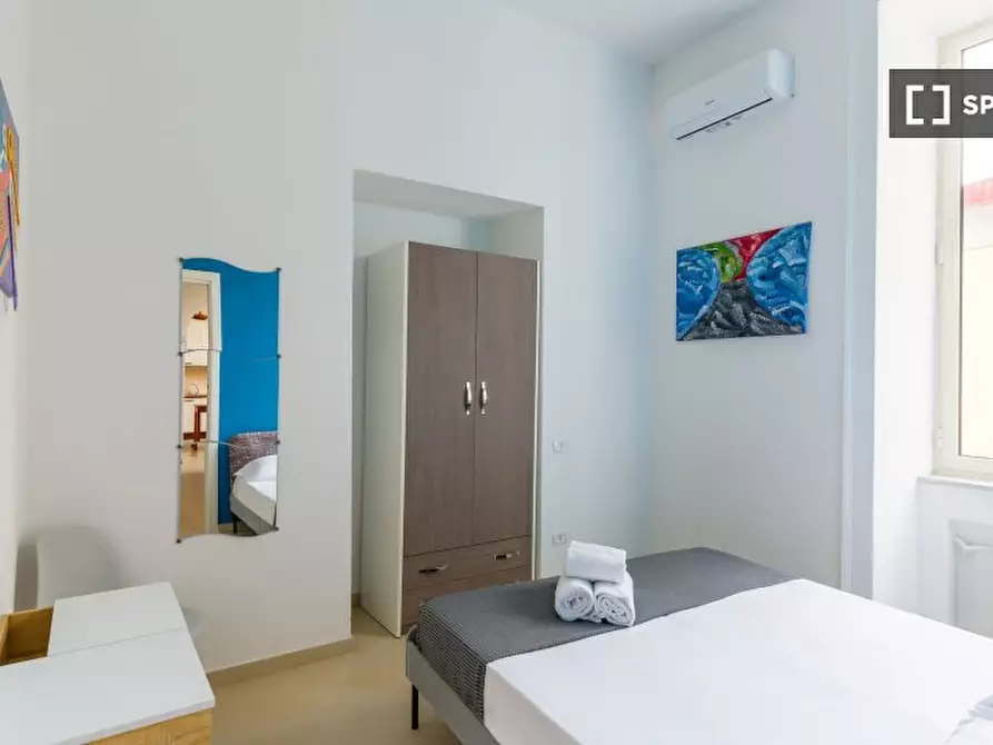 Immagine 8 di Appartamento in affitto  in Via Suor Orsola a Napoli