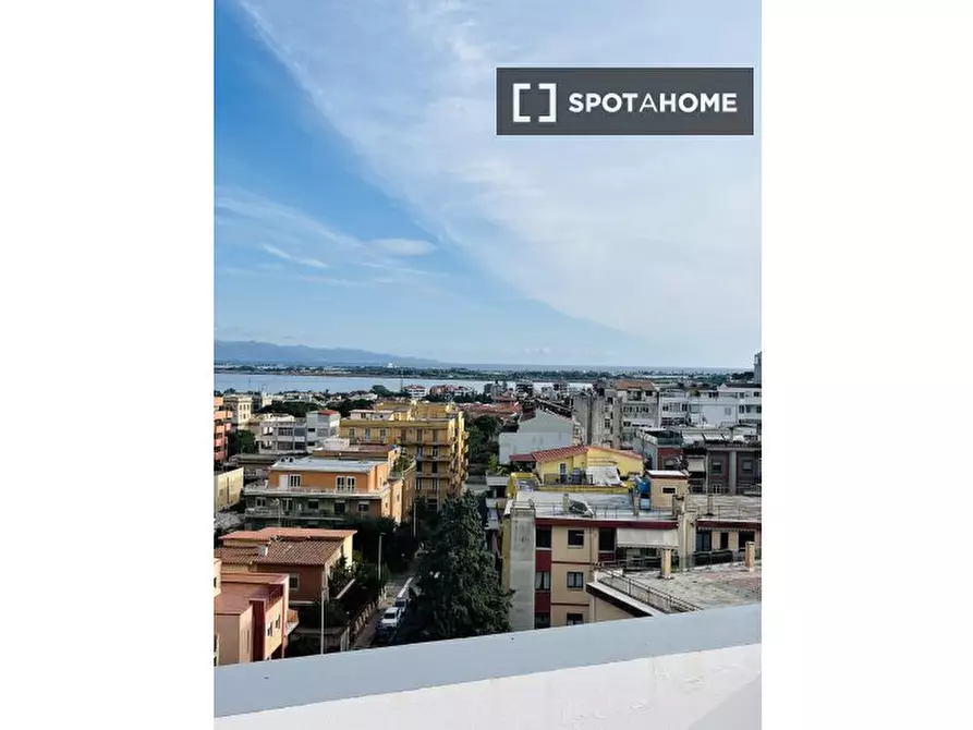 Immagine 1 di Camera condivisa in affitto  in Goldoni a Cagliari
