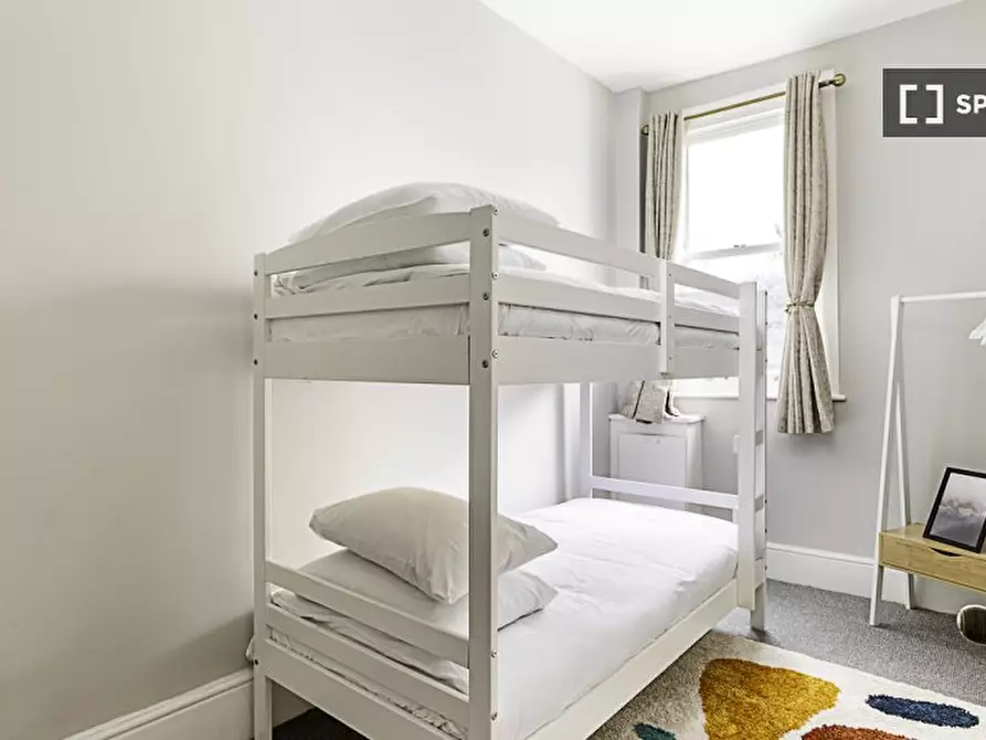 Immagine 4 di Appartamento in affitto  in Fulham Palace Road a Hammersmith