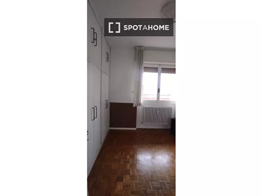 Immagine 2 di Camera condivisa in affitto  in Via Varesina a Milano