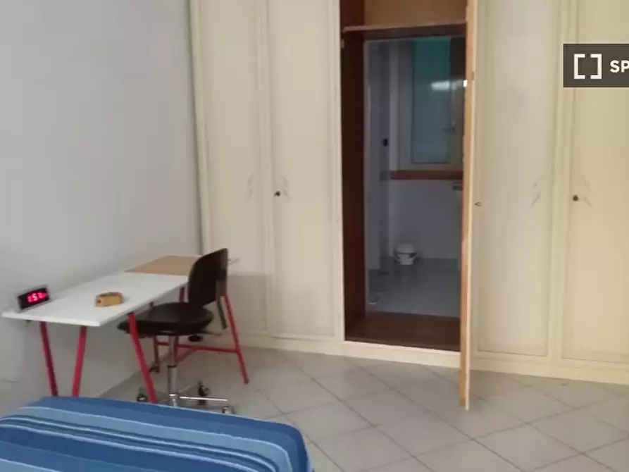 Immagine 5 di Camera condivisa in affitto  in Via Ventaglieri a Napoli