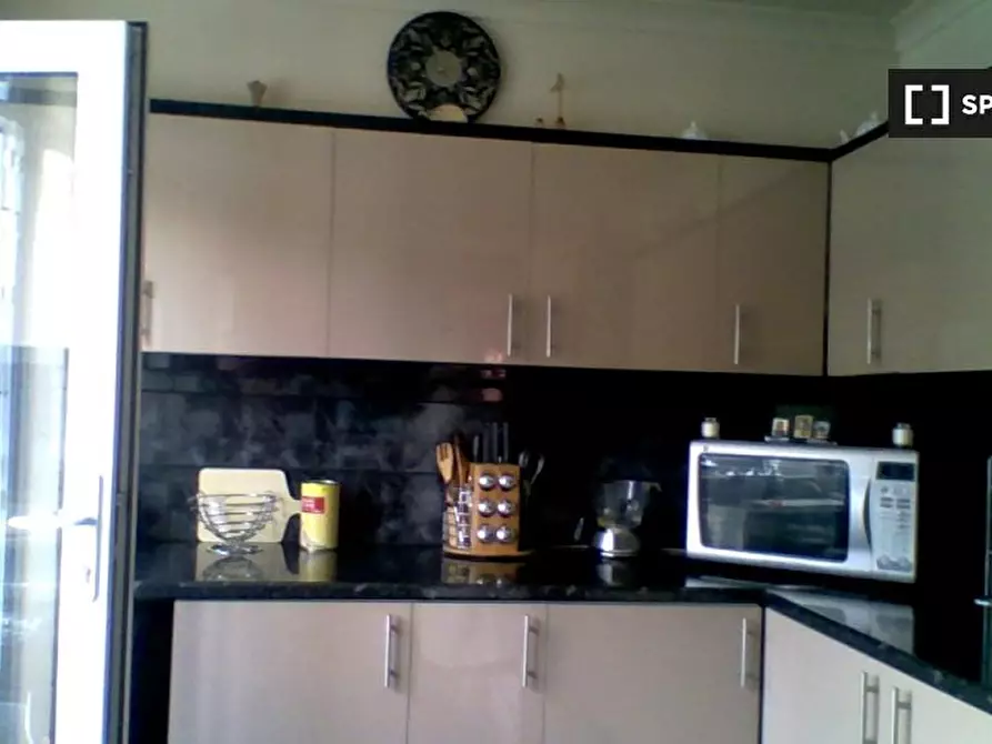 Immagine 8 di Camera condivisa in affitto  in burdiehouse avenue a Moredun