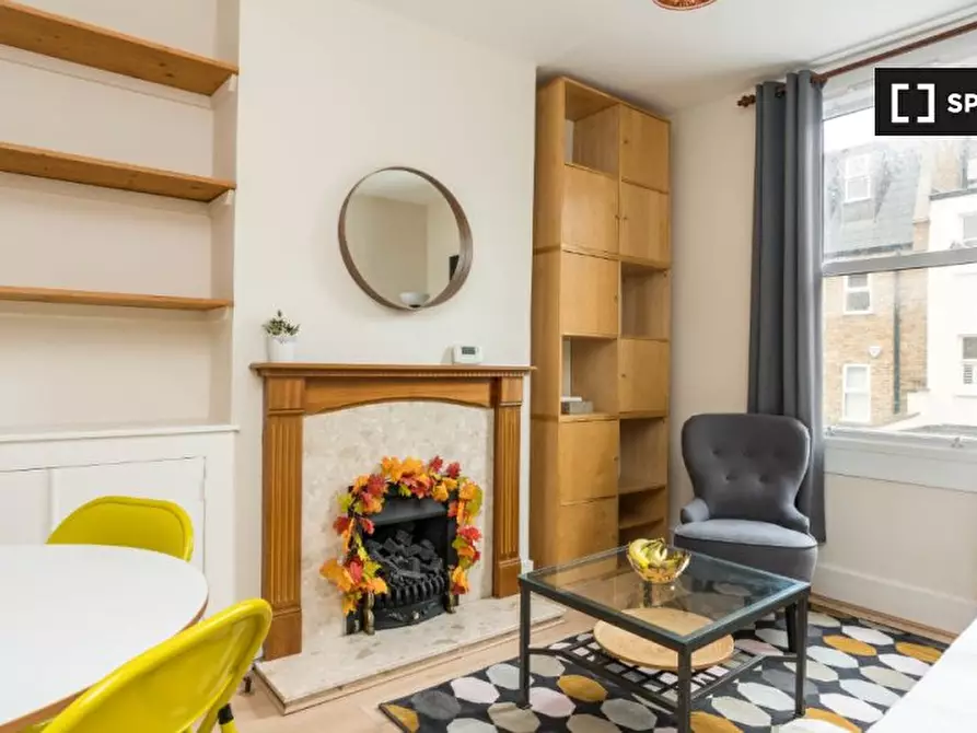 Immagine 1 di Appartamento in affitto  in (first floor flat) Westville Road a Hammersmith