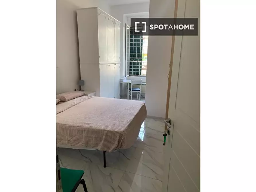 Immagine 19 di Camera condivisa in affitto  in Via Agrigento a Roma