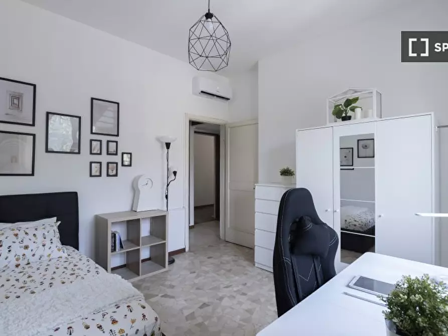 Immagine 4 di Camera condivisa in affitto  in Viale Francesco Restelli a Milano