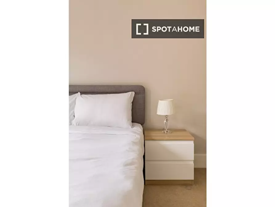 Immagine 11 di Appartamento in affitto  in Tabard Street a Camberwell