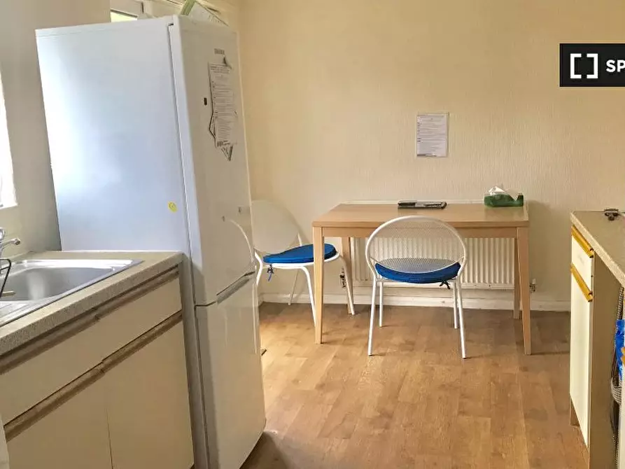 Immagine 15 di Camera condivisa in affitto  in Oakford Cl a 