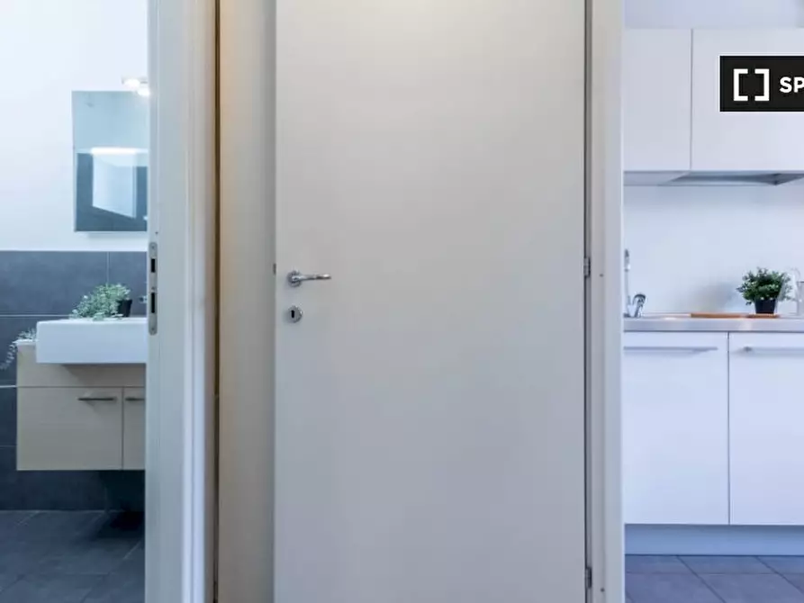 Immagine 9 di Appartamento in affitto  in Via Bernardino Biondelli a Milano