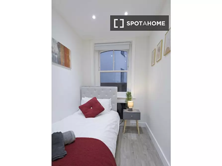 Immagine 14 di Appartamento in affitto  in Wells St a Camden Town