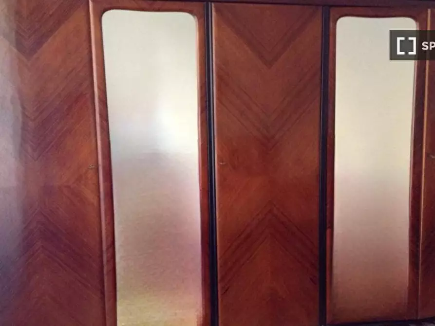 Immagine 2 di Camera condivisa in affitto  in Via degli Umbri a Roma