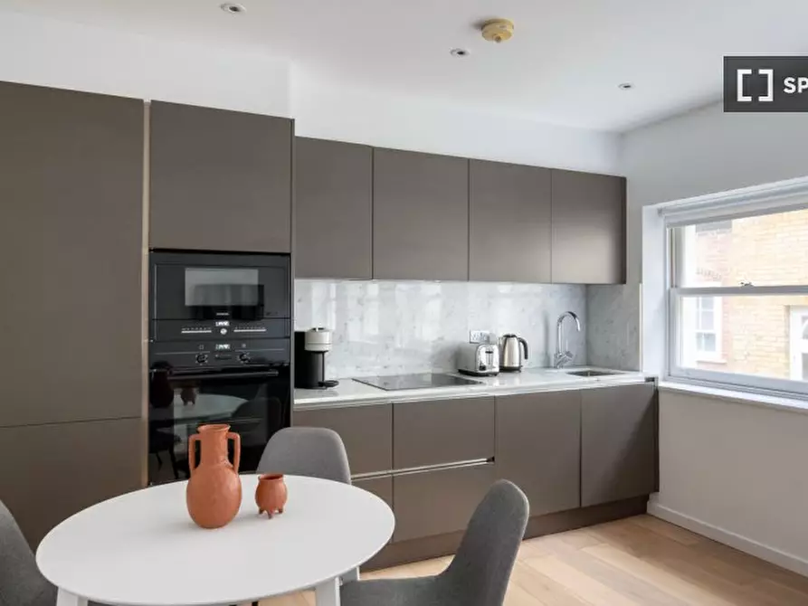 Immagine 5 di Appartamento in affitto  in Lovat Ln a 