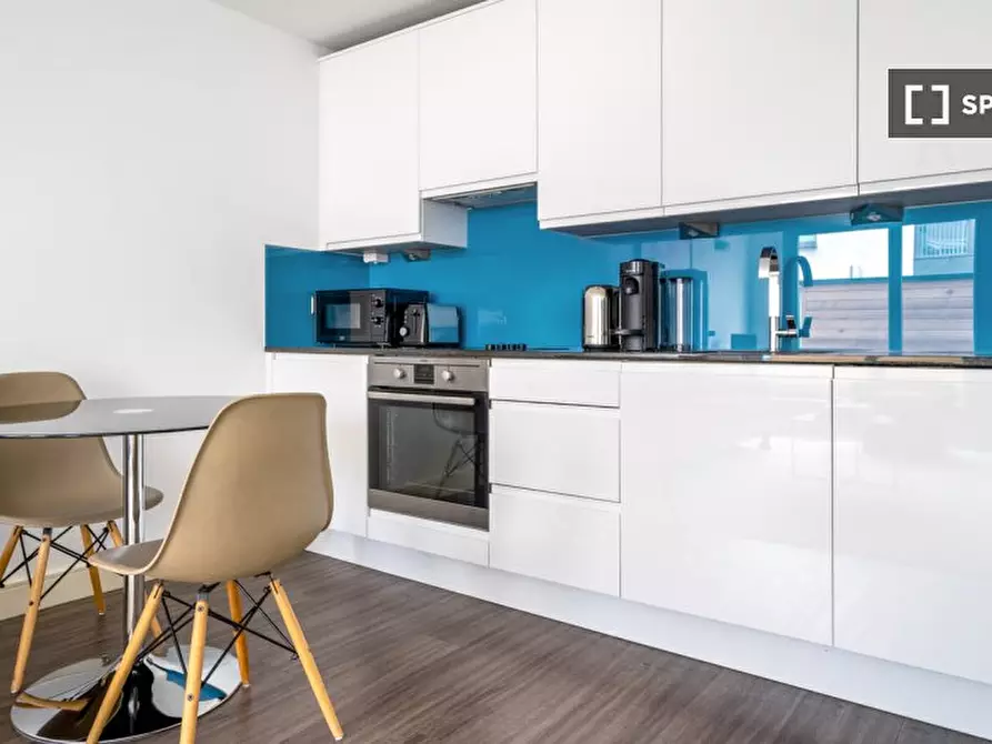 Immagine 5 di Appartamento in affitto  in Grays Inn Rd a Camden Town