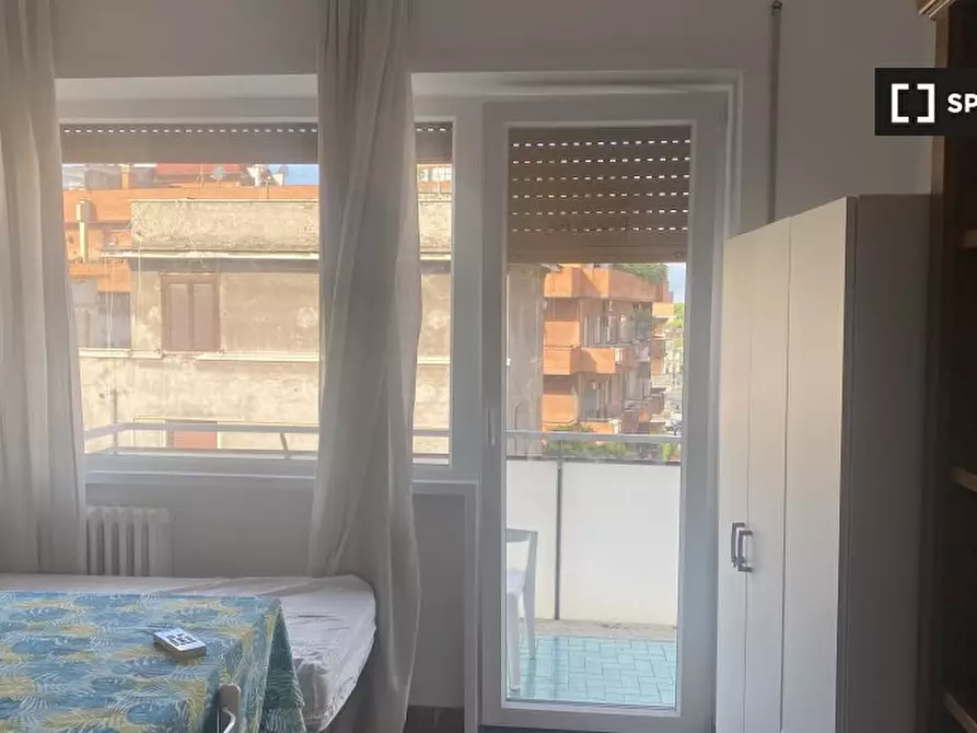 Immagine 3 di Camera condivisa in affitto  in Via di Boccea a Roma