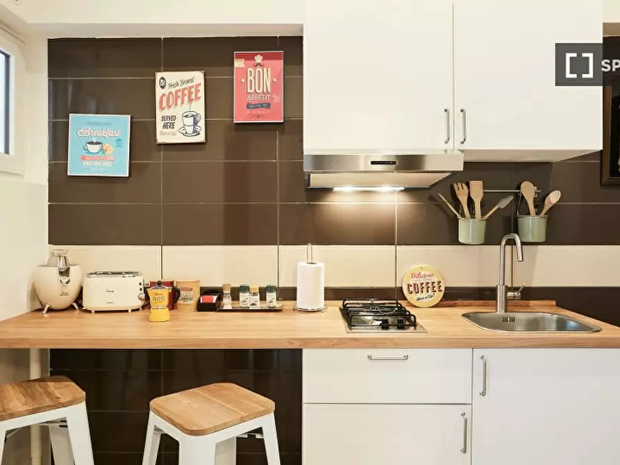 Immagine 13 di Appartamento in affitto  in Via dei Tribunali a Napoli