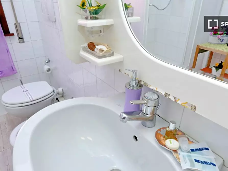 Immagine 10 di Camera condivisa in affitto  in Via Appia Nuova a Roma