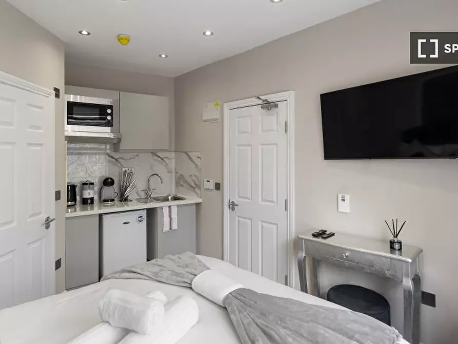 Immagine 2 di Ufficio in affitto  in flat a Tottenham