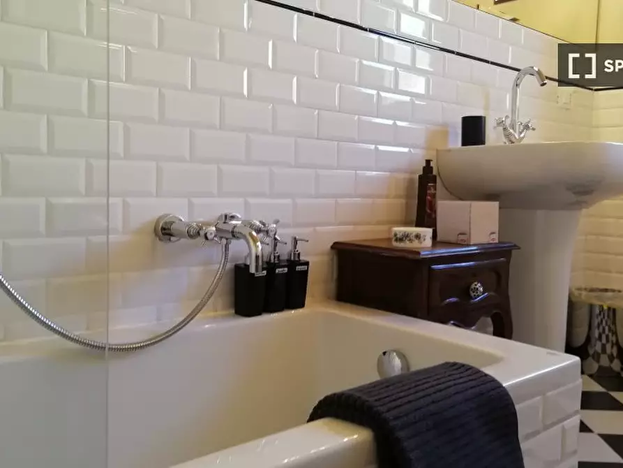 Immagine 2 di Camera condivisa in affitto  in Via Piero Cironi a Firenze