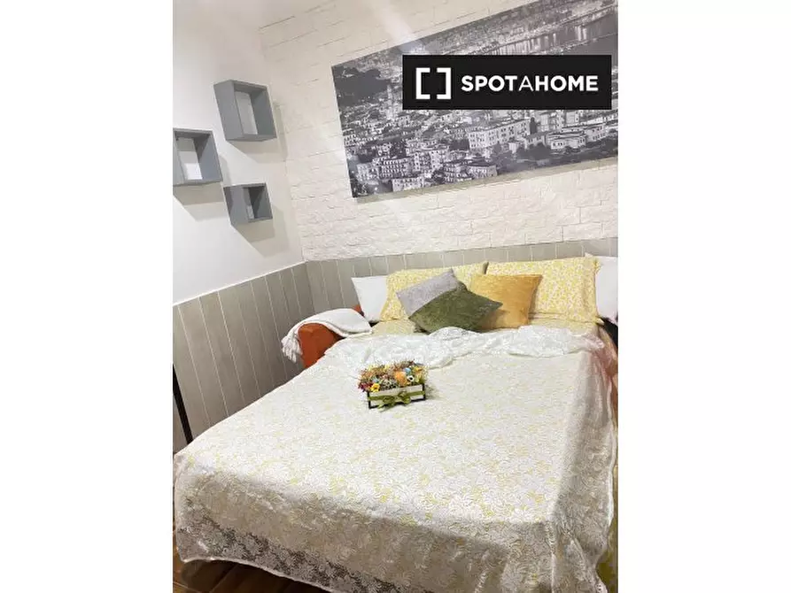 Immagine 2 di Appartamento in affitto  in Via Egiziaca a Pizzofalcone a Napoli