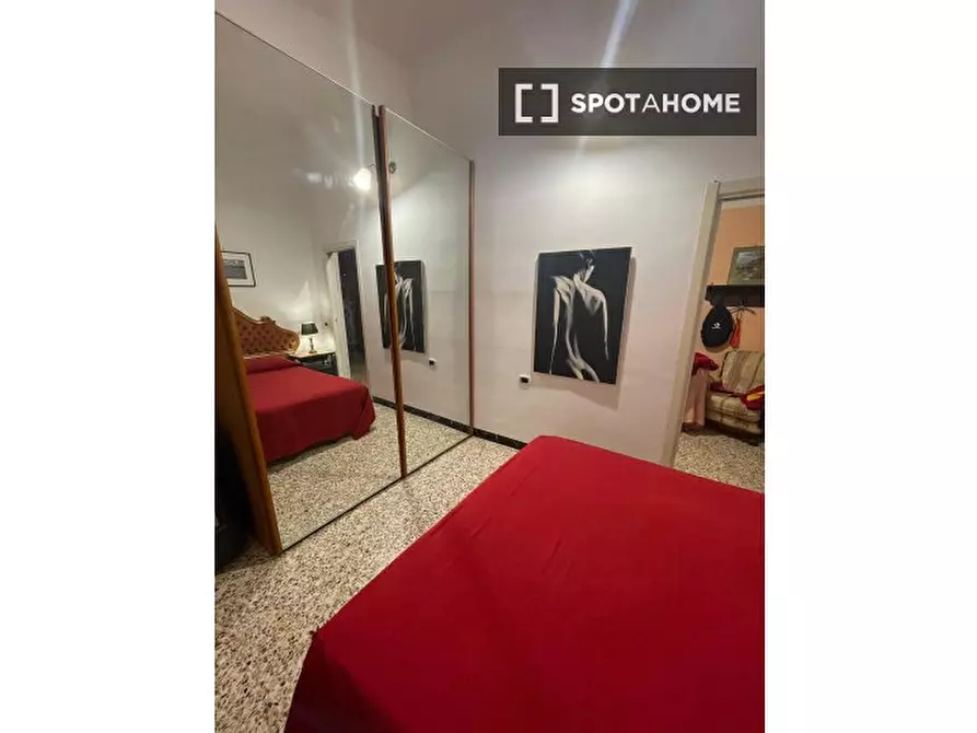 Immagine 2 di Camera condivisa in affitto  in Vico Latilla a Napoli