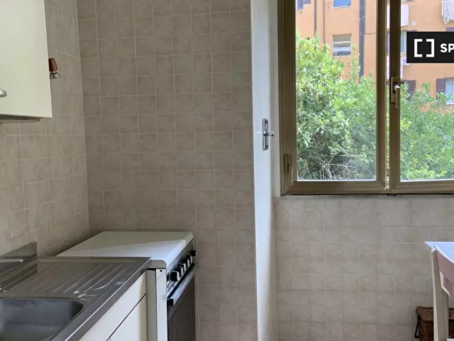 Immagine 10 di Camera condivisa in affitto  in Via degli Umbri a Roma