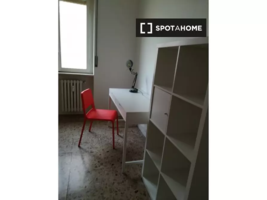 Immagine 2 di Camera condivisa in affitto  in Viale Lucania a Milano